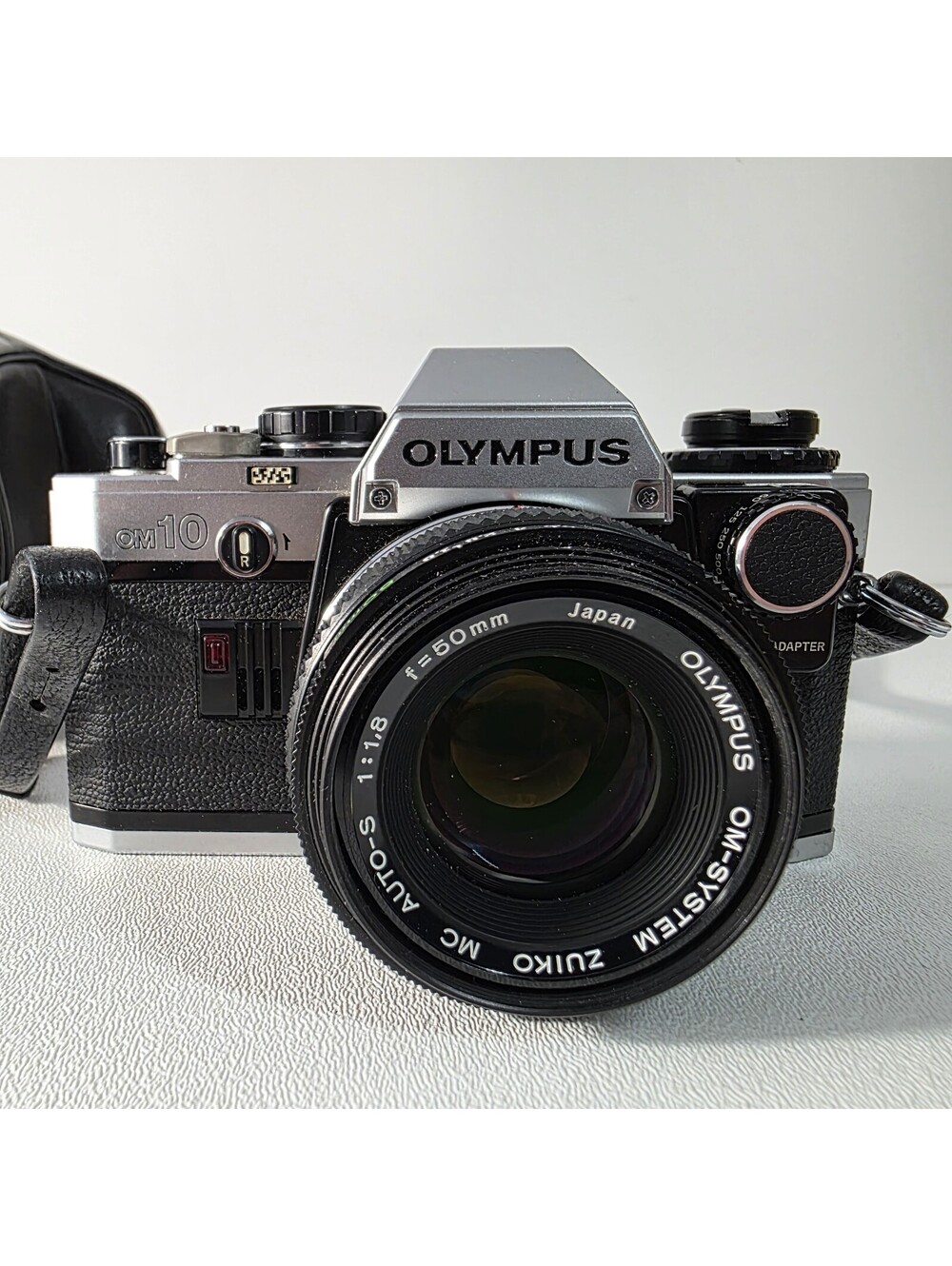 Vintage Olympus OM-10 35mm Film SLR Camera w/ 50mm f1.8 & Case